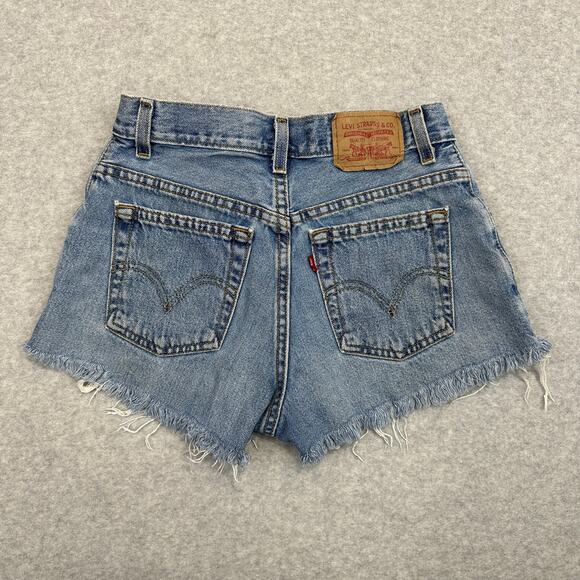 Levi's VTG Classic Jean Shorts SZ S Light Wash Denim Distressed Mid Rise Cut-Off - Picture 4 of 8